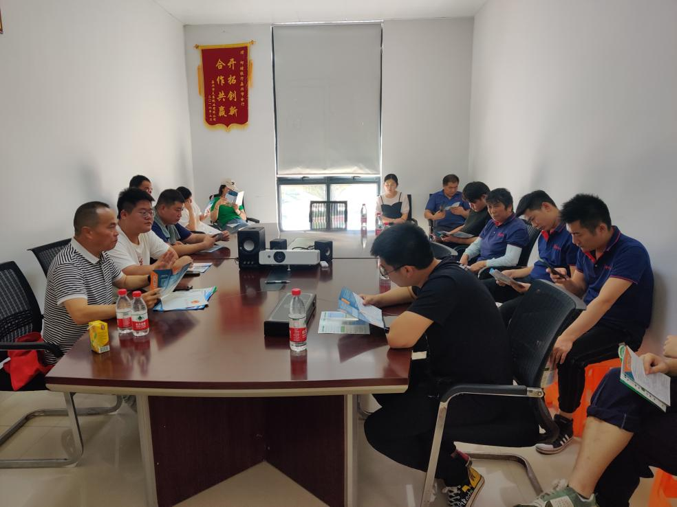 反邪教宣传进企业 扎紧反邪“铁篱笆”图片2.png